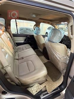 تۆیۆتا لاند کروزەر